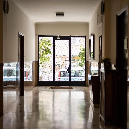 Two Bedroom Apt In Syntagma - Ermou Area أثينا المظهر الخارجي الصورة